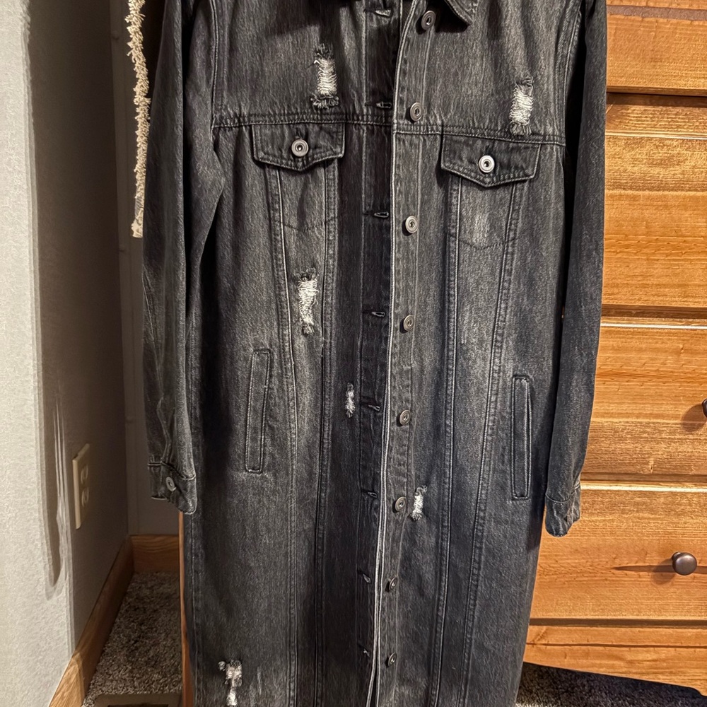 🌸3/$30🌸 Black Distressed Denim Long Jacket